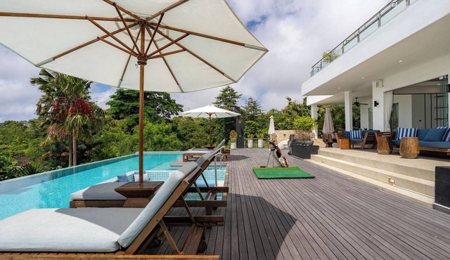 5BR Uluwatu’s Ocean View Villa - Gym and Mini Golf