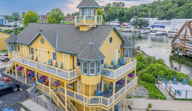 A Suite Place .5 mi from Beach in Michigan City