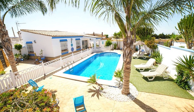 BANANA VILLA WITH PRIVATE POOL IN CONIL DE LA FRONTERA. in Conil de la Frontera