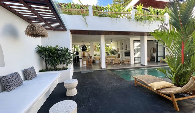 Beautiful new 3 bdr villa & pool