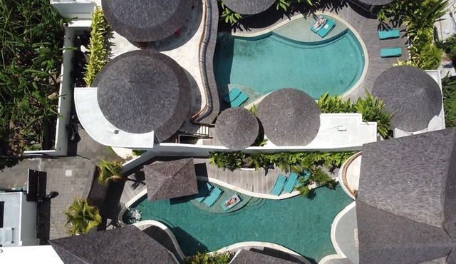 BERAWA,2 next door villas 13 Bedrooms, Big groups up to 28 pax