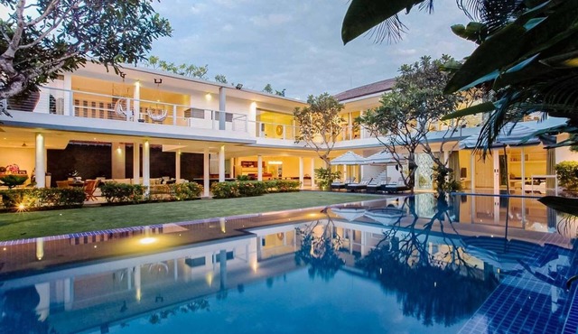 CassaMia Bali, Luxury 5 Bedroom Villa in Jimbaran Bay