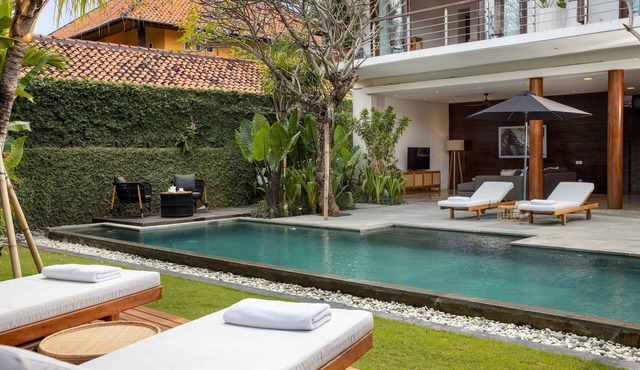 Centally located three bedroom private villa for 8 person in Canggu