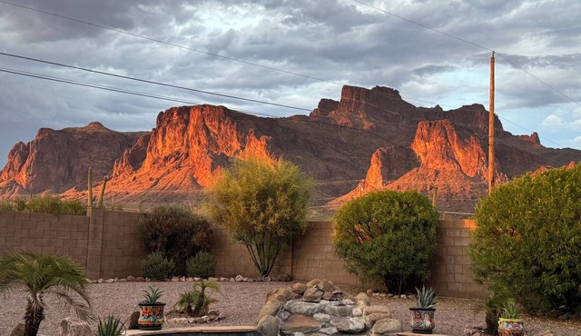 Charming 3-bedroom house with WiFi, AC and pool in Apache Junction! in Apache Junction