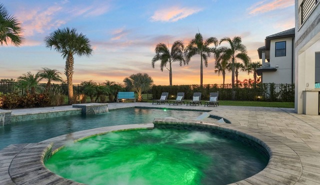 CLOSE TO DISNEY/FREE SHUTTLE/PRIVATE POOL AND SPA in Kissimmee