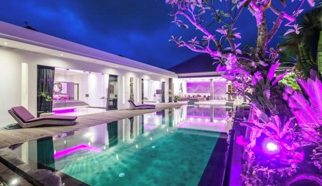 Cozy 4 BR Modern Villa in Seminyak, Large Pool, Perfect and Fantastic