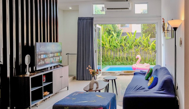 Cozy Villa in Seminyak. Pool, Netflix, HBO, Full Kitchen. Remote Work Friendly