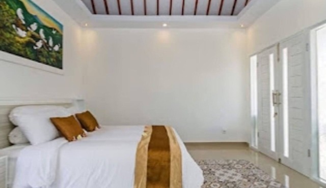 Cozzy White House Villa Bali