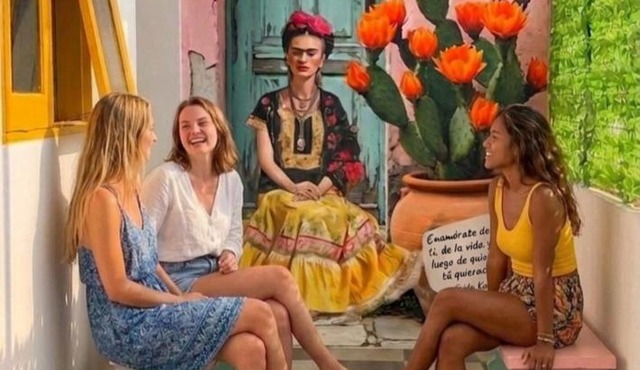 Decasa Female House