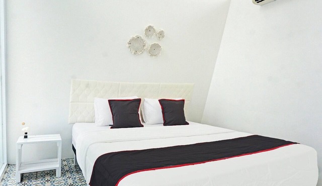 Deluxe Double near Aviary Park in South Tangerang