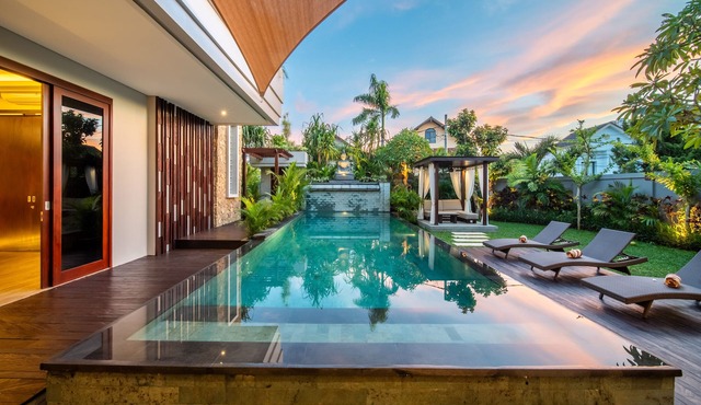 Estate 6BR Pool Villa in Jimbaran | 10 Min to Beach & Airport | Sleeps 12