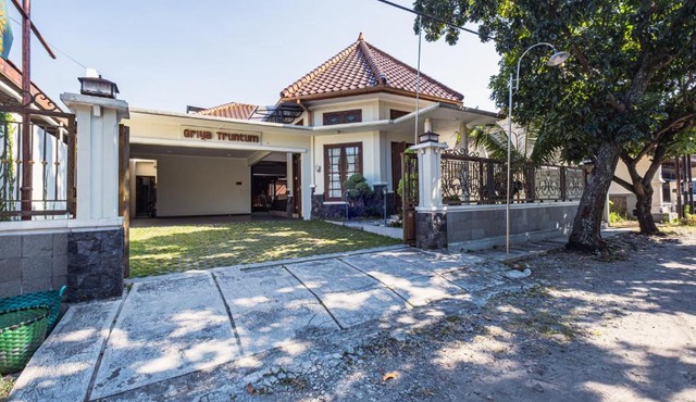 Griya Truntum Sharia Guesthouse