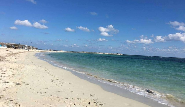 House 7 minutes walk from the beach with Jacuzzi