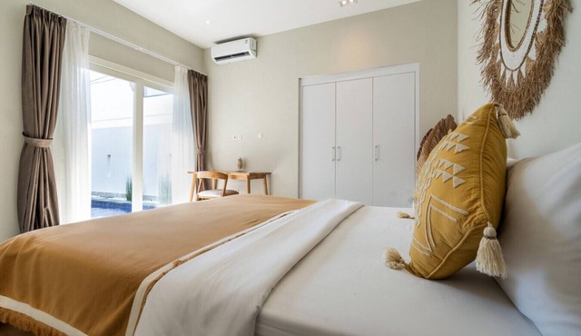 Luxe 2BR Pool Villa Canggu - Sol
