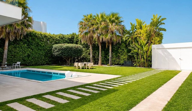 Luxurious Contemporary Villa with Private Pool in Tunis