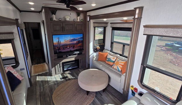 Luxury Glamping Oasis: Superstition Mtns, Views & Nearby Lakes in Apache Junction