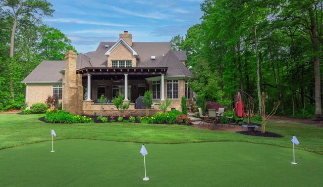 Luxury Home, 1.5mi to Assateague Island and Top Golf Courses! Sleeps 12! in Berlin