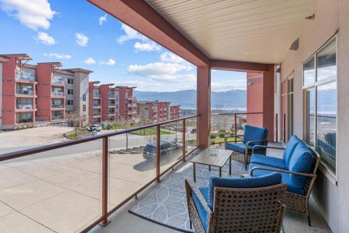 Luxury Lake View Condo in West Kelowna, 5 Star Resort with Pool, Hot Tub and Gym in West Kelowna
