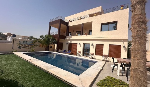 Luxury Sea View Villa with 2 Pools