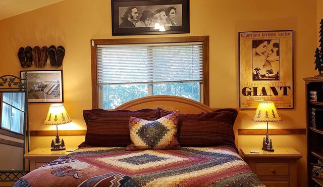Mountain Cottage Serenity Surrounded by Majestic Forests 5 min to Lake Arrowhead in Lake Arrowhead