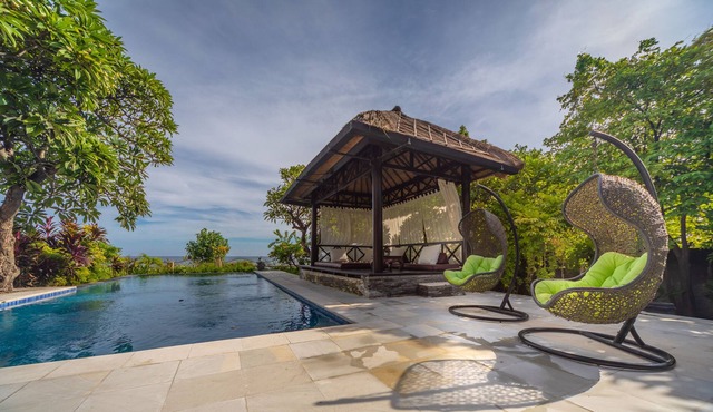 New for rent: Gorgeous Beachfront Pool Villa with staff, Lovina