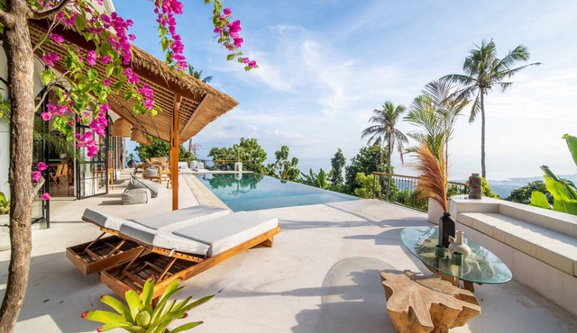 NEW ! Stunning 4BR Jungle View Villa in Lovina