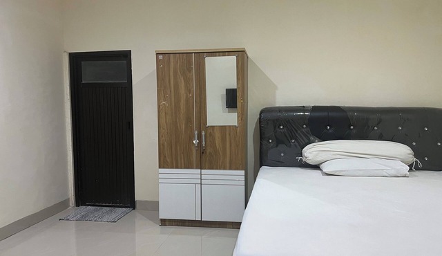 OYO 94015 Kost Alif Near Masjid Jami Nurul Huda