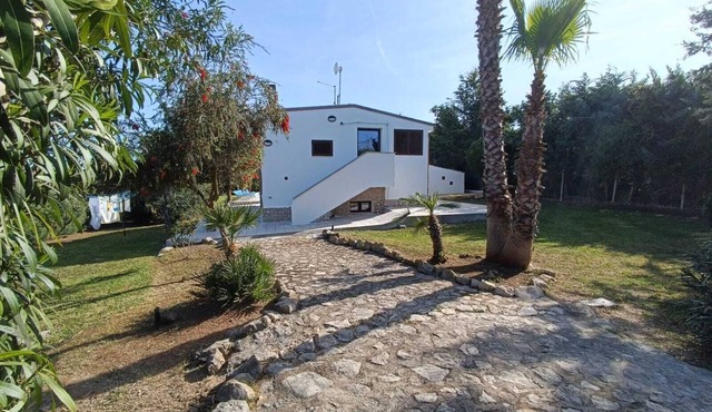 Private Alghero Villa with Pool, 2500m² Garden & Free WiFi in Alghero