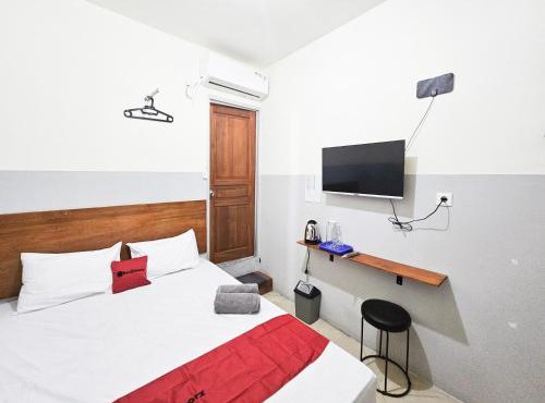 RedDoorz at AVA Guesthouse Pucang Anom Timur