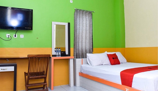 RedDoorz near Universitas Pattimura Ambon in Ambon