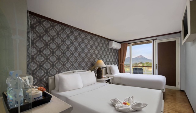 Royal Caravan Hotel Trawas