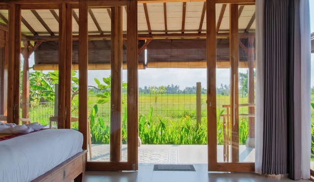 Rumah Tengah Sawah