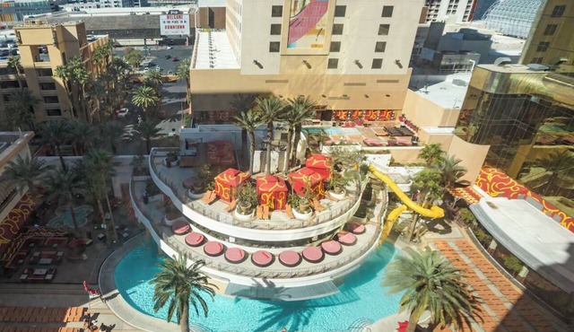 Rush Tower Premier California King at Golden Nugget Las Vegas, Dogs Allowed! in Las Vegas