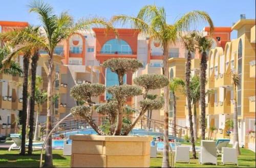Sea View 1BD Apartment Pool 2-Min Walk to Beach