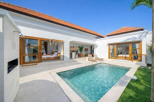 Sofia Villas - Quiet Pool Escape with Spacious Sundeck in Prime Location