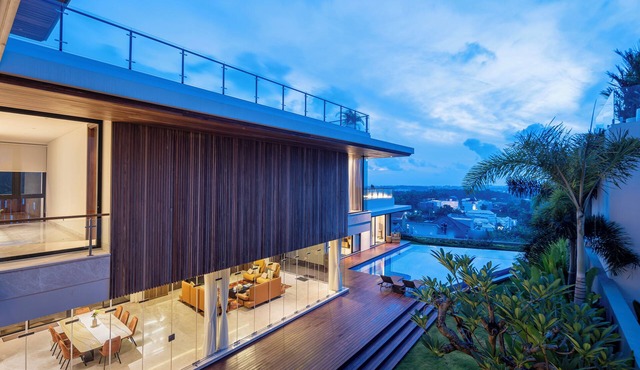 Spacious 5-bedroom villa in lovely Bali near Savaya