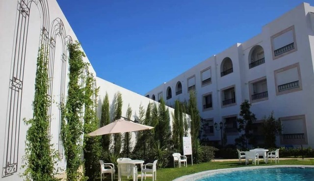 Spacious luxury apartment with all mod cons with terrace & swimming pool & parking