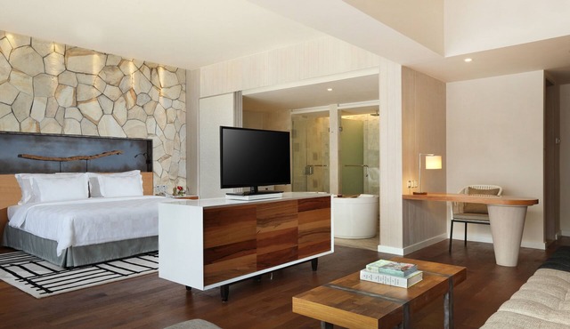 Spacious Modern Suite with Free Minibar Items (T Sand Suite1)