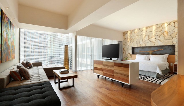 Spacious Modern Suite with Free Minibar Items (T Sand Suite13)
