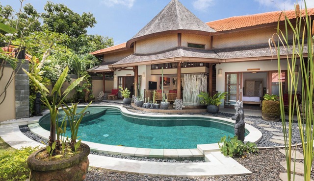 Tropically, 4-Bedroom Villa in Balangan