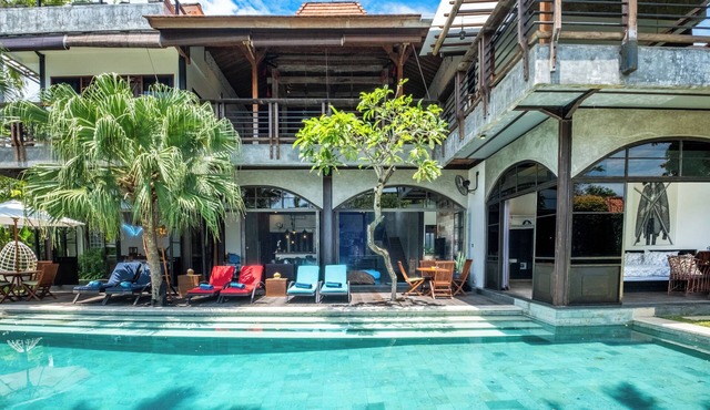 Unique 6 Bdrm Villa In Central Seminyak