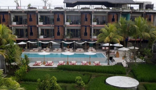 Urban Suite room 2 minutes walk to Pererenan beach in Bali