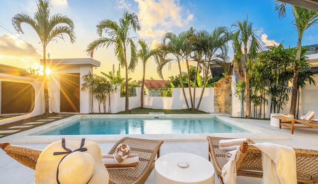 Villa AMARÉ New Stylish 3BR Canggu Large Pool, Cinema & BBQ
