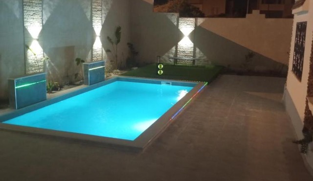 Villa avec piscine spacieuse s2