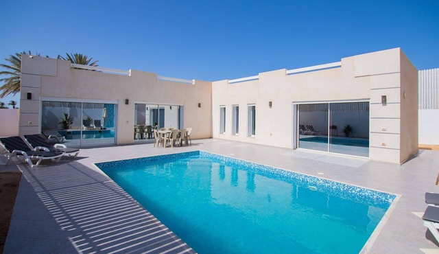 Villa céleste à Djerba - Private swimming pool 2' from the sea