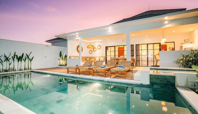 Villa L at Seseh - 2BR Private Luxury Oasis next to the Beach