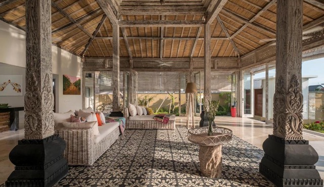 Villa Manggala - 13 mins walk to Berawa Beach