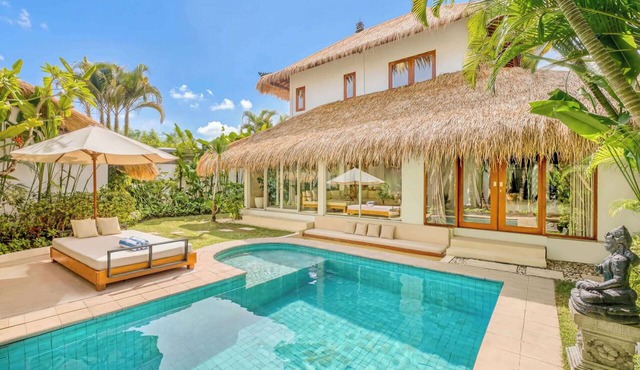 Villa New York - 4BDR, pool, near The Forge Bali in Kecamatan Kuta Utara