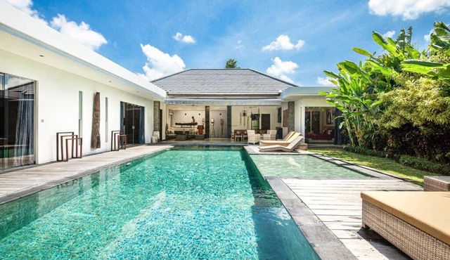 Villa Nikko I - 4Br Villa in Central Seminyak, Steps to Cafés & Shops