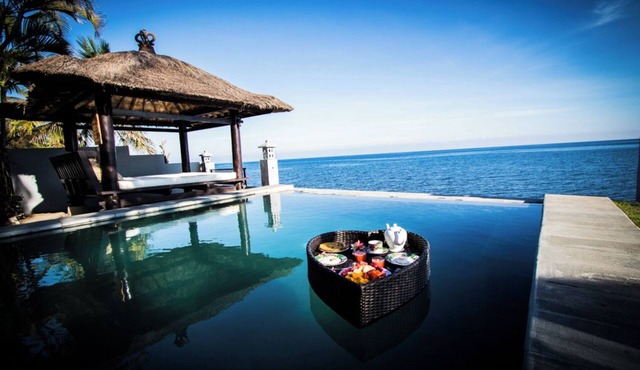 Villa Seaview – 3BR Beachfront Villa with Private Pool, North Bali
